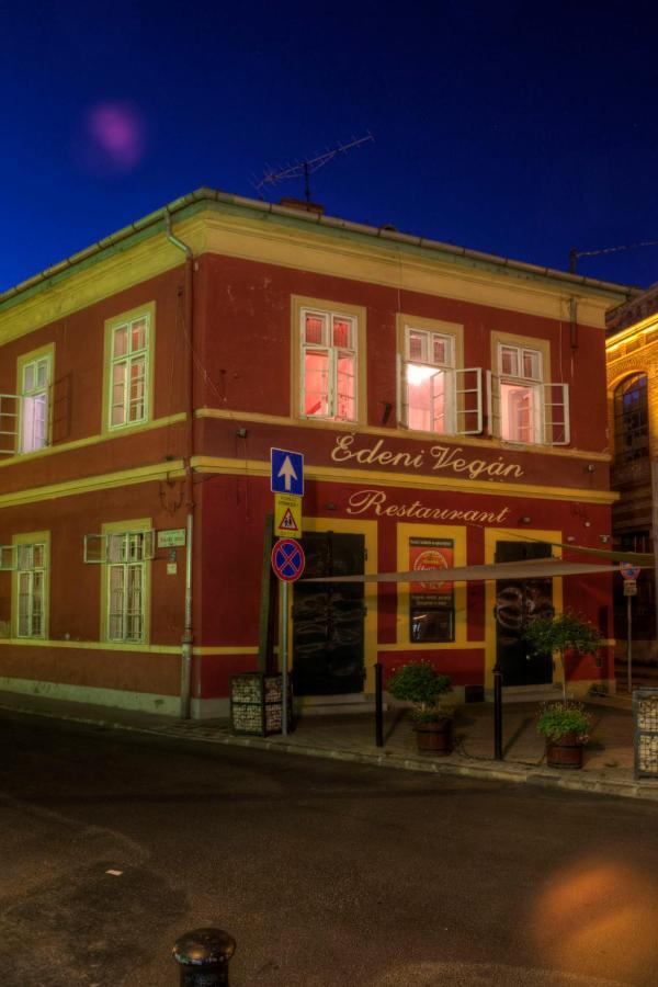 Santico Art Hotel And Hostel Budapest Exterior foto
