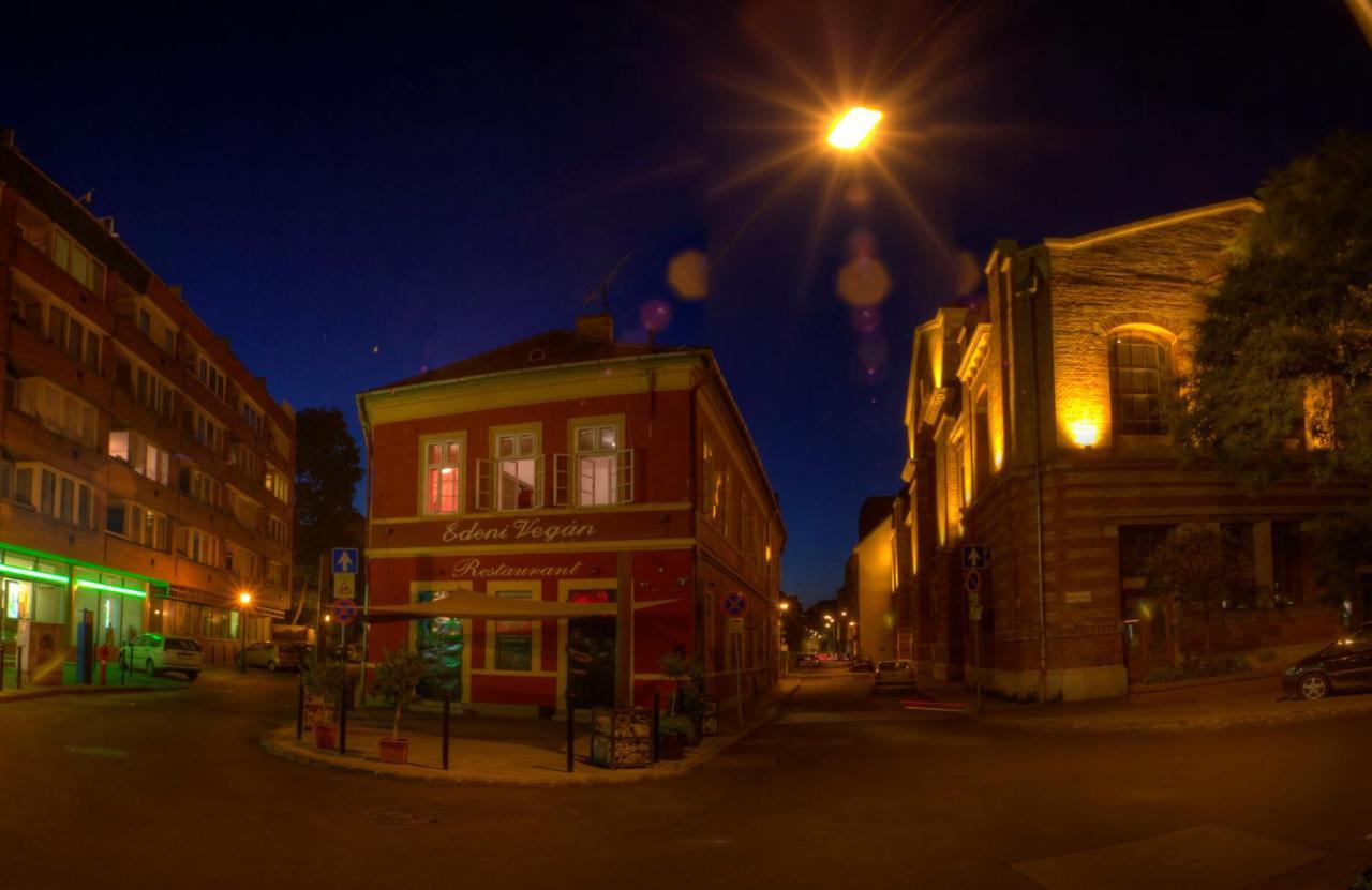 Santico Art Hotel And Hostel Budapest Exterior foto